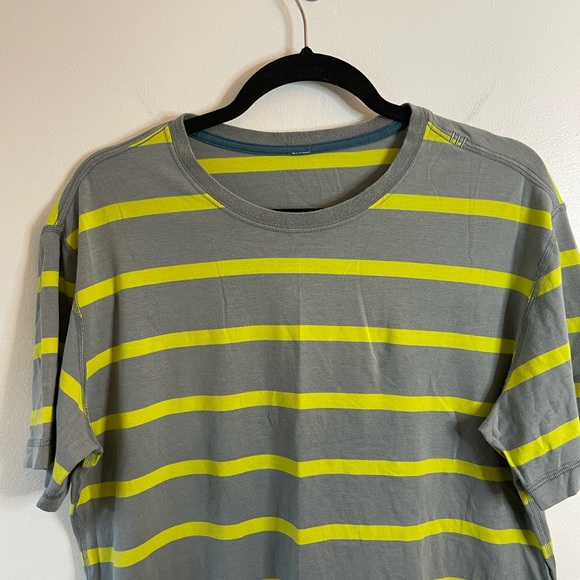 Lululemon Mens 5 Year Basic Short Sleeve Medium Core Grey Split Pea Green Stripe - Picture 2 of 10